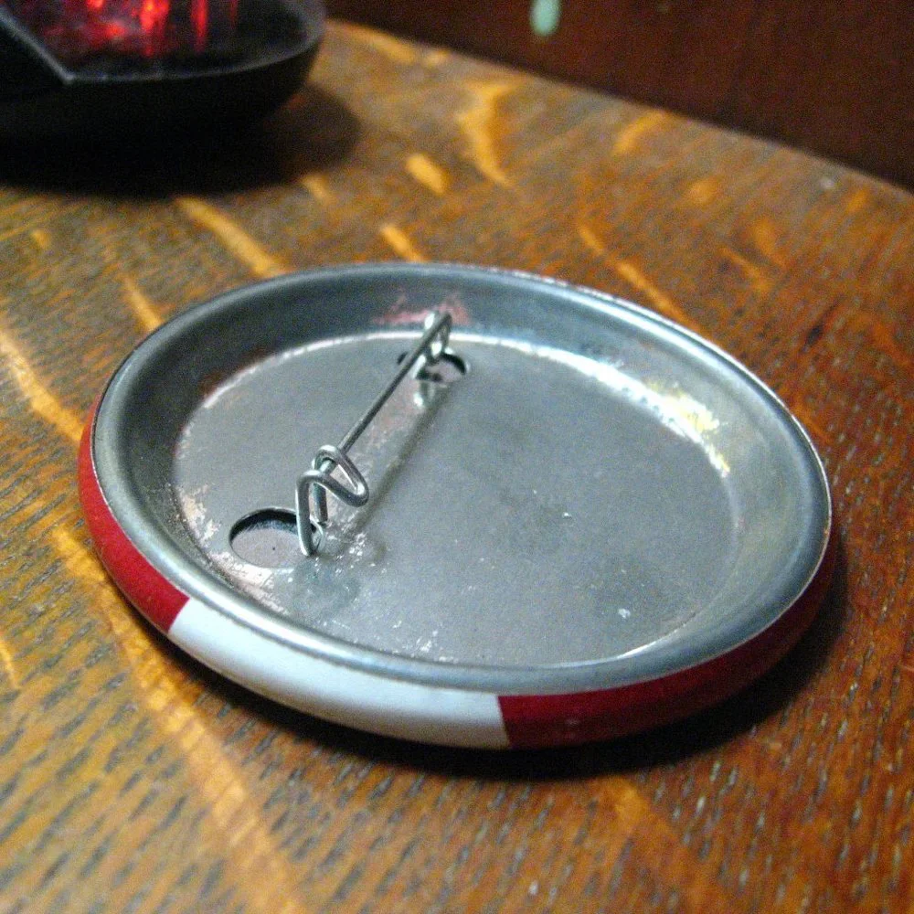🚬 Winston Racing Vintage Lapel Pin - Picture 3 of 4